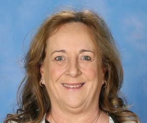 Mrs Danielle Lewis